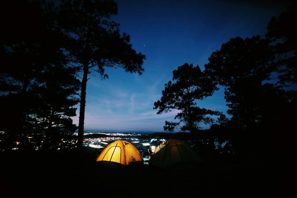 Comment organiser une visite des sites historiques à Athènes sans frais supplémentaires?